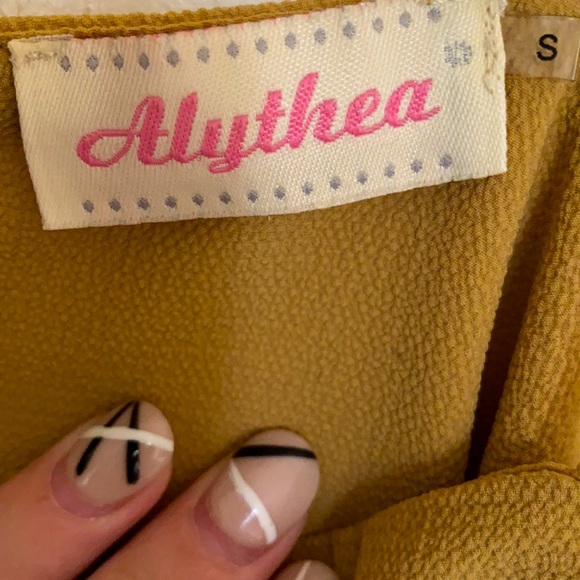 Alythea, mustard color with scallop cut outs. 😍 - Picture 3 of 4